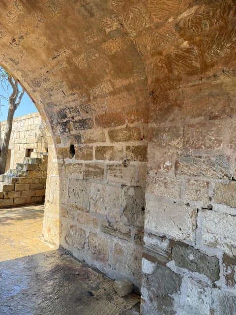 Tarixi karvansaraya qanunsuz müdaxilənin qarşısı alınıb