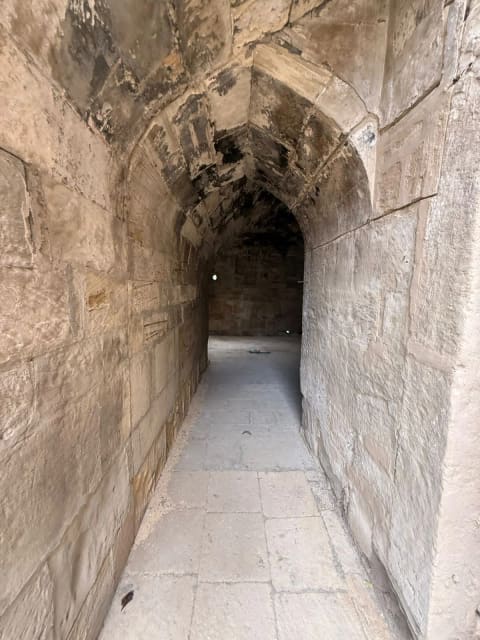Tarixi karvansaraya qanunsuz müdaxilənin qarşısı alınıb