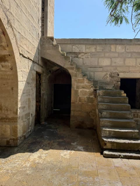 Tarixi karvansaraya qanunsuz müdaxilənin qarşısı alınıb