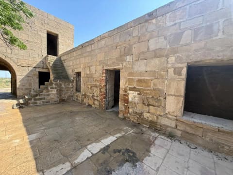 Tarixi karvansaraya qanunsuz müdaxilənin qarşısı alınıb