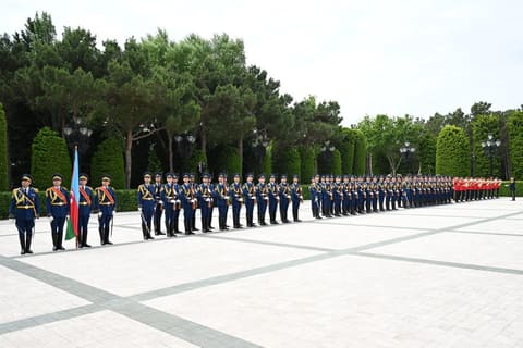 Sərdar Berdiməhəmmədovun Bakıda rəsmi qarşılanma mərasimi olub