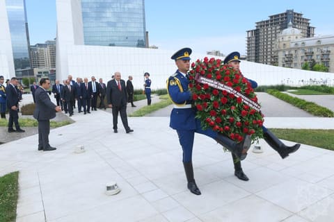 İordaniya Nümayəndələr Palatasının sədri Fəxri xiyabanı və Zəfər parkını ziyarət edib