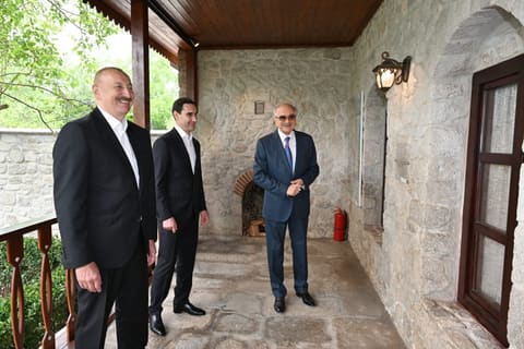 İlham Əliyev və Sərdar Berdiməhəmmədov Bülbülün ev-muzeyi ilə tanış olublar