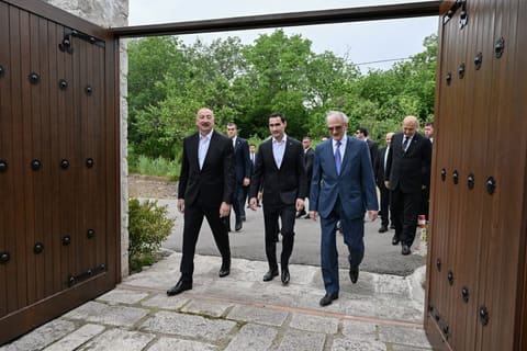 İlham Əliyev və Sərdar Berdiməhəmmədov Bülbülün ev-muzeyi ilə tanış olublar