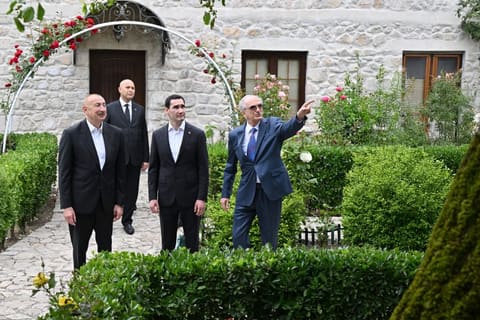 İlham Əliyev və Sərdar Berdiməhəmmədov Bülbülün ev-muzeyi ilə tanış olublar
