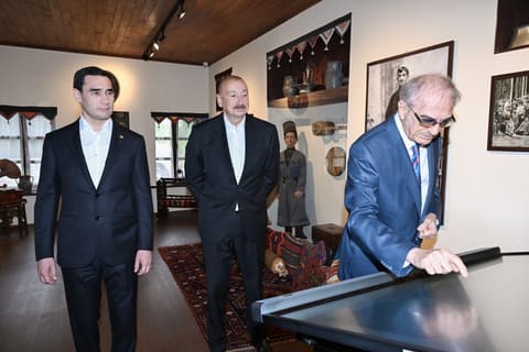 İlham Əliyev və Sərdar Berdiməhəmmədov Bülbülün ev-muzeyi ilə tanış olublar
