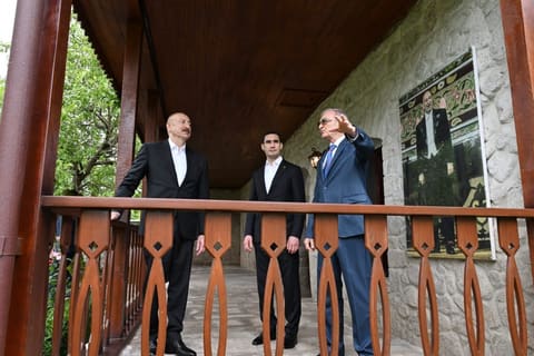 İlham Əliyev və Sərdar Berdiməhəmmədov Bülbülün ev-muzeyi ilə tanış olublar