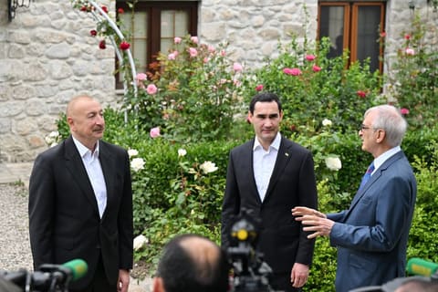 İlham Əliyev və Sərdar Berdiməhəmmədov Bülbülün ev-muzeyi ilə tanış olublar