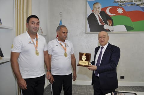 Kəmaləddin Heydərov III Dünya Korporativ Oyunlarında yüksək nəticələr qazanmış FHN komandalarının üzvləri ilə görüşüb
