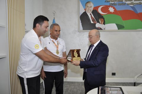 Kəmaləddin Heydərov III Dünya Korporativ Oyunlarında yüksək nəticələr qazanmış FHN komandalarının üzvləri ilə görüşüb