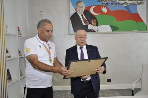 Kəmaləddin Heydərov III Dünya Korporativ Oyunlarında yüksək nəticələr qazanmış FHN komandalarının üzvləri ilə görüşüb
