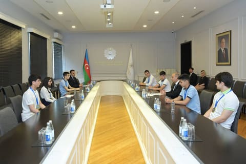 Elm və təhsil naziri Respublika Fənn Olimpiadalarının ən yüksək nəticə göstərən qalibləri ilə görüşüb