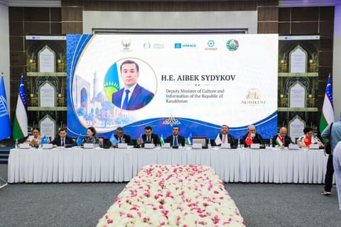  Adil Kərimli III Beynəlxalq Məqam Sənəti Forumu çərçivəsində keçirilən konfransda çıxış edib