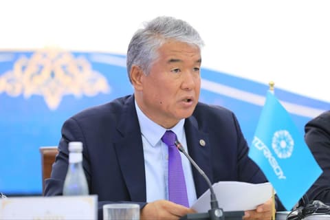  Adil Kərimli III Beynəlxalq Məqam Sənəti Forumu çərçivəsində keçirilən konfransda çıxış edib
