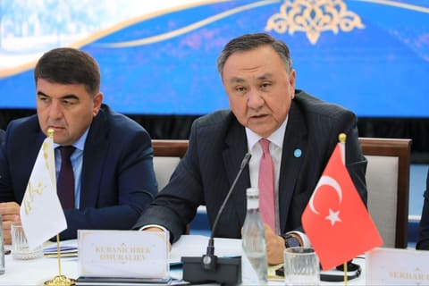  Adil Kərimli III Beynəlxalq Məqam Sənəti Forumu çərçivəsində keçirilən konfransda çıxış edib