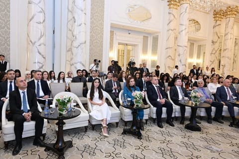 “Qızların təhsilinə dəstək” layihəsinin II Məzun Günü keçirilib