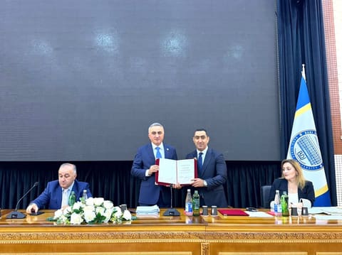 Vəkillər Kollegiyası rəhbərinin sədrliyi ilə BDU-da magistrantların dissertasiyası müdafiə olunub
