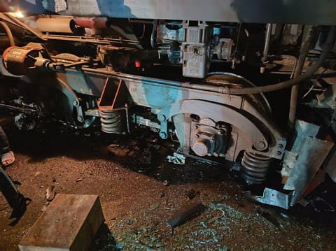 Sumqayıtda teplovoz benzin daşıyan avtomobillə toqquşub