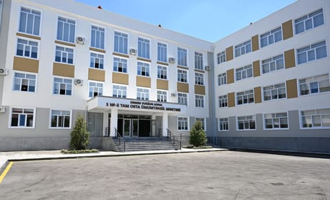 Leyla Əliyeva Yevlaxda məktəb binasının açılışında iştirak edib