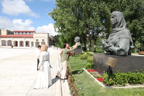 “Türk Dünyası Həftəsi”nin iştirakçıları Şuşanın tarixi-mədəni irsi ilə tanış olublar