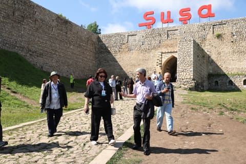 “Türk Dünyası Həftəsi”nin iştirakçıları Şuşanın tarixi-mədəni irsi ilə tanış olublar