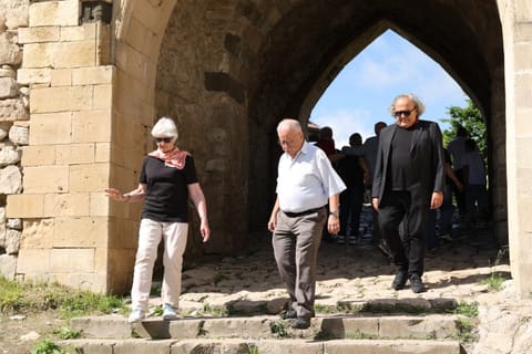 “Türk Dünyası Həftəsi”nin iştirakçıları Şuşanın tarixi-mədəni irsi ilə tanış olublar