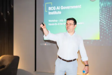 Yeni nəsil dövlət idarəçiləri qabaqcıl süni intellekt həllərini öyrənirlər - Fotolar