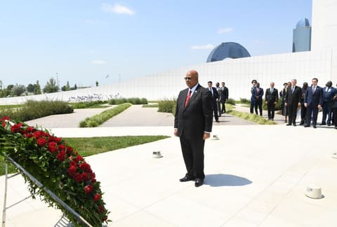 Zimbabve Milli Assambleyasının sədri Fəxri xiyabanı və Zəfər parkını ziyarət edib