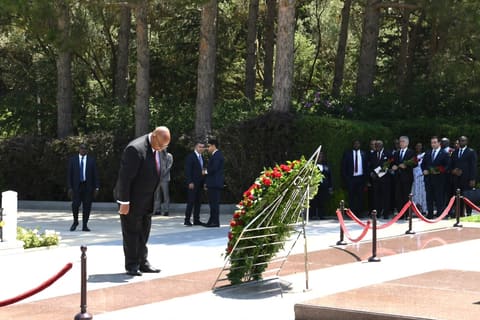 Zimbabve Milli Assambleyasının sədri Fəxri xiyabanı və Zəfər parkını ziyarət edib