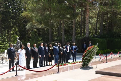 Zimbabve Milli Assambleyasının sədri Fəxri xiyabanı və Zəfər parkını ziyarət edib