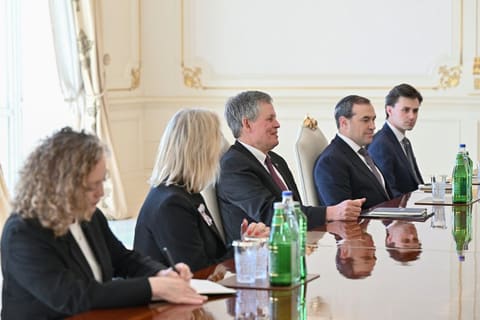 İlham Əliyev ABŞ Senatının Xarici Əlaqələr Komitəsinin üzvünü qəbul edib