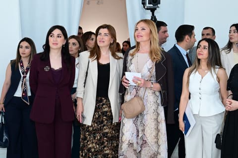 bp və tərəfdaşları yeni sərgi zalları və “Azərbaycan təsviri sənətinin inciləri. Qızıl kolleksiya”nı təqdim etdi