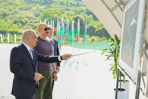 İlham Əliyev Laçında "Həkəriçay" su anbarının təməlini qoyub
