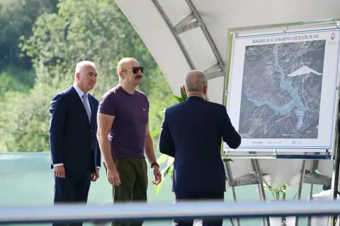 İlham Əliyev Laçında "Həkəriçay" su anbarının təməlini qoyub