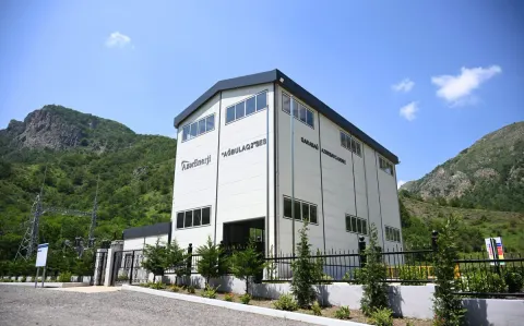 İlham Əliyev Laçında Hoçaz çayının üzərindəki su elektrik stansiyalarının açılışında iştirak edib