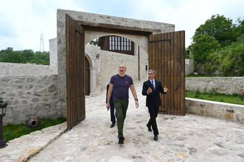 İlham Əliyev Şuşada "Yasəmən" hotelinin yeni korpusları ilə tanış olub