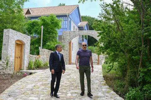 İlham Əliyev Şuşada "Yasəmən" hotelinin yeni korpusları ilə tanış olub