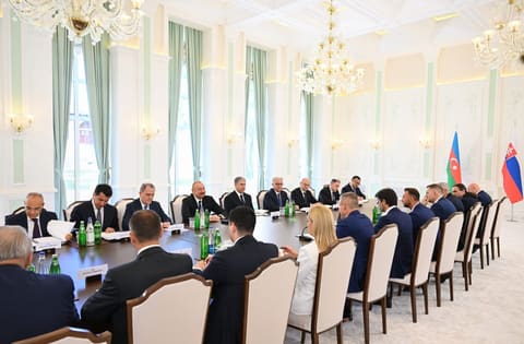 İlham Əliyevin Şuşada Slovakiya Prezidenti ilə geniş tərkibdə görüşü olub - YENİLƏNİB