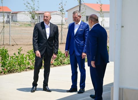 Azərbaycan və Slovakiya prezidentləri Ağdamın Baş Qərvənd kəndində görülən işlərlə tanış olublar