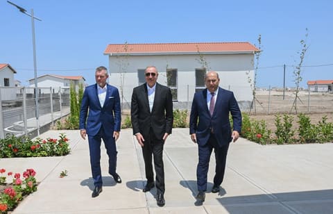 Azərbaycan və Slovakiya prezidentləri Ağdamın Baş Qərvənd kəndində görülən işlərlə tanış olublar