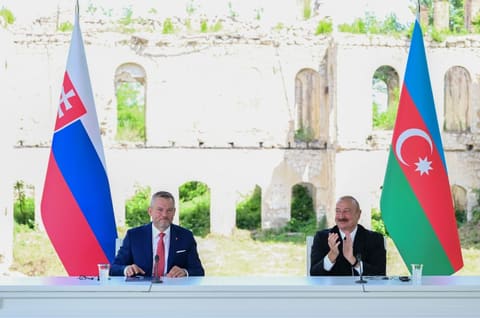 Azərbaycan və Slovakiya prezidentləri mətbuata bəyanatlarla çıxış ediblər - YENİLƏNİB 2