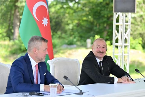 Azərbaycan və Slovakiya prezidentləri mətbuata bəyanatlarla çıxış ediblər - YENİLƏNİB 2