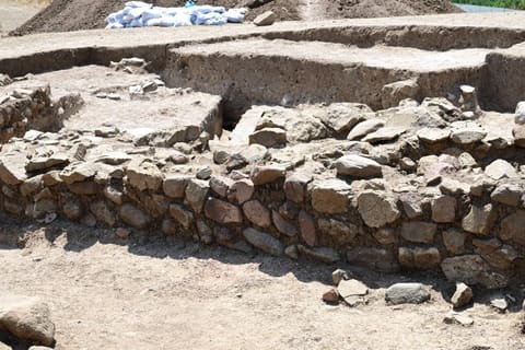 Mədəniyyət naziri Yardımlıda aparılan arxeoloji tədqiqat işləri ilə tanış olub