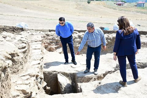 Mədəniyyət naziri Yardımlıda aparılan arxeoloji tədqiqat işləri ilə tanış olub