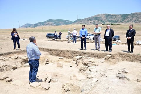 Mədəniyyət naziri Yardımlıda aparılan arxeoloji tədqiqat işləri ilə tanış olub