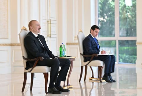  İlham Əliyev İrlandiyanın Azərbaycanda yeni təyin olunmuş səfirinin etimadnaməsini qəbul edib