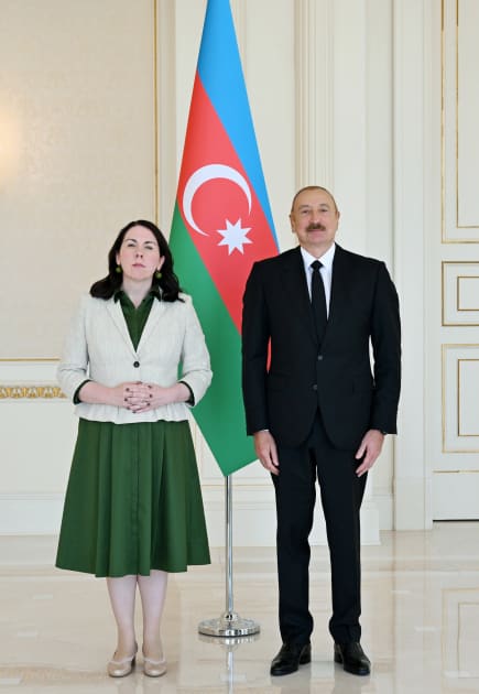  İlham Əliyev İrlandiyanın Azərbaycanda yeni təyin olunmuş səfirinin etimadnaməsini qəbul edib