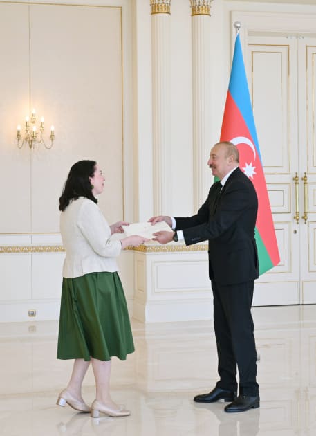  İlham Əliyev İrlandiyanın Azərbaycanda yeni təyin olunmuş səfirinin etimadnaməsini qəbul edib