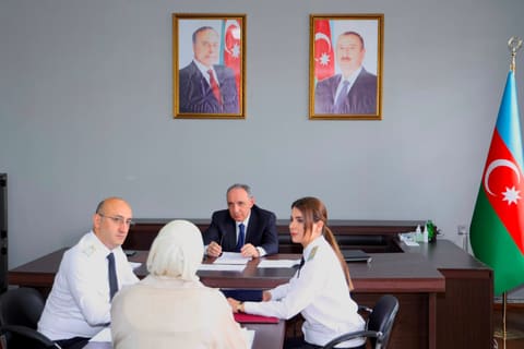 Baş prokuror Samux rayonunda vətəndaşları qəbul edib