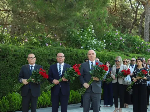 ANAMA kollektivi Heydər Əliyevin məzarını ziyarət edib